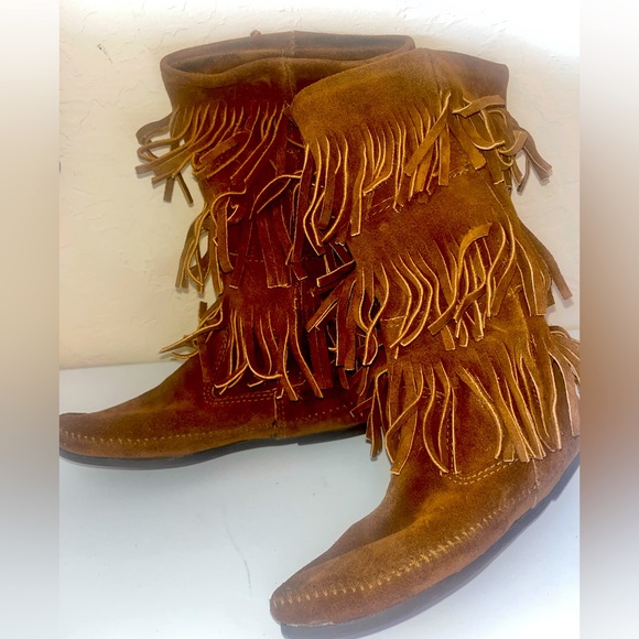 Minnetonka Moccasin Boots Size 8 Brown Suede 3 Layer Fringe Style 1638 - Picture 1 of 7